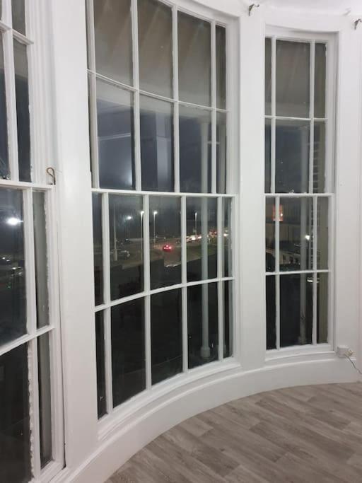 Period Sea View Flat In Hastings Apartment Exterior foto
